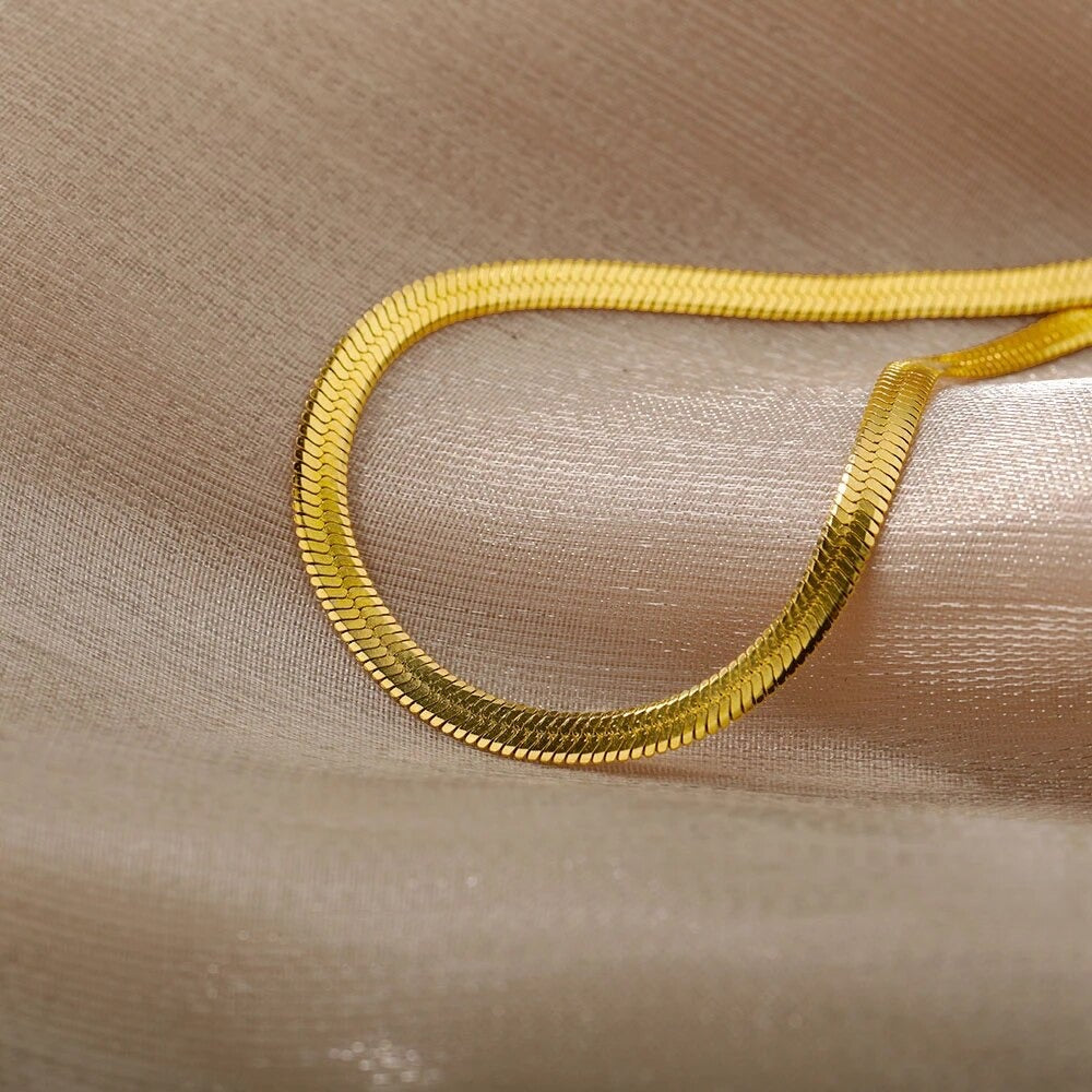 TT100049 Sajewell Titanium Steel 18K Gold Plated Unisex Herringbone Flat Snake Chain With Little Puff Heart Bracelet